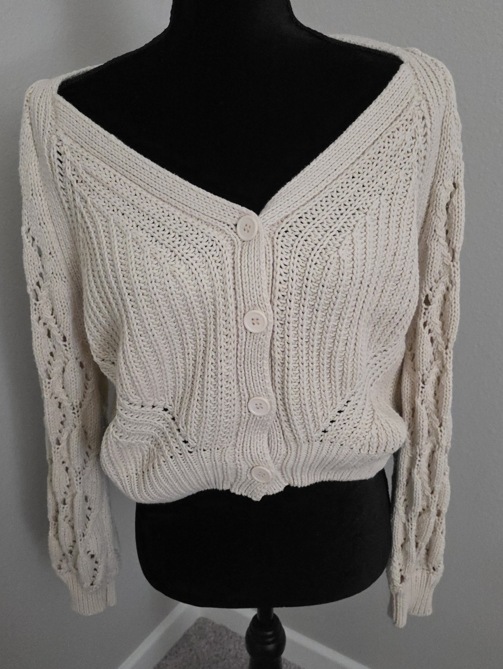 Astr | Cropped Cable Knit Sweater